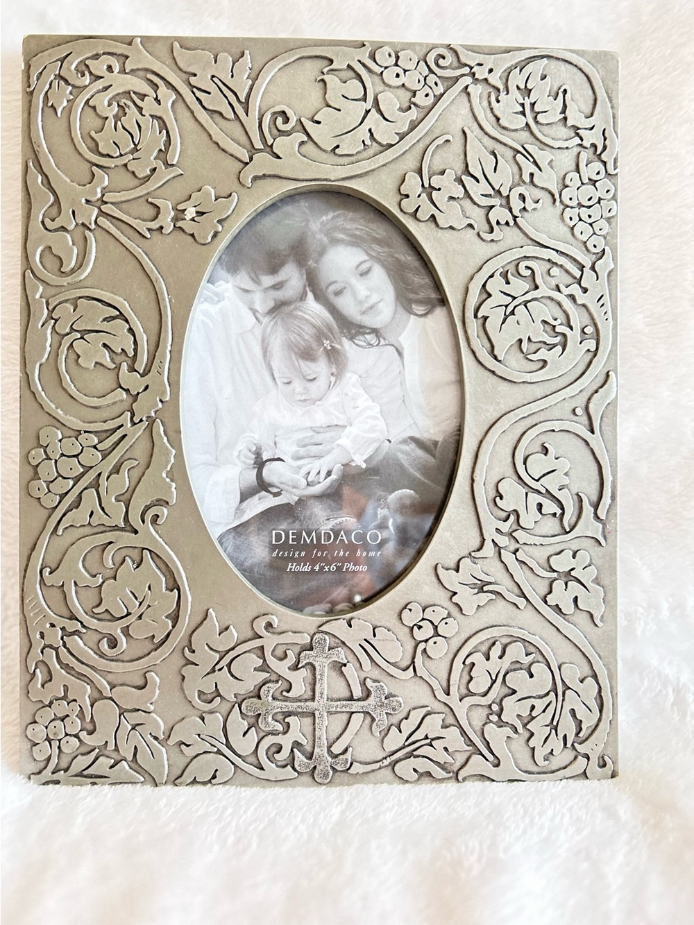 Demdaco Grapevine Pewter Frame for a 4”x6” photo